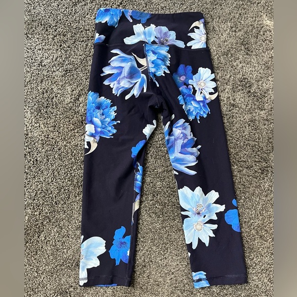 Old Navy Elevate Cropped Leggings Blue Floral Women’s Size M Spring - Picture 3 of 3
